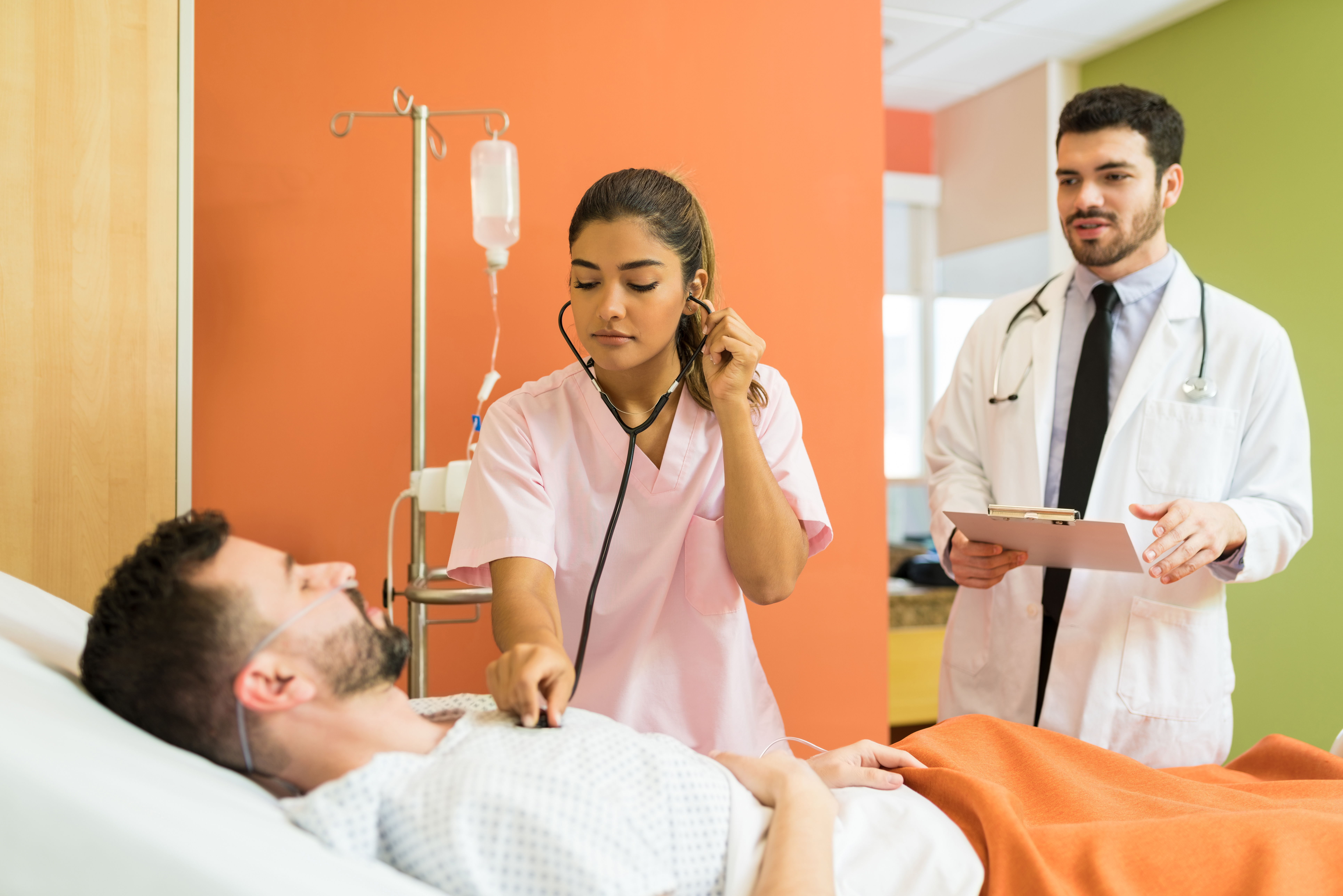 Quer começar a fazer plantões médicos? Confira as dicas para médicos recém-formados em Londrina